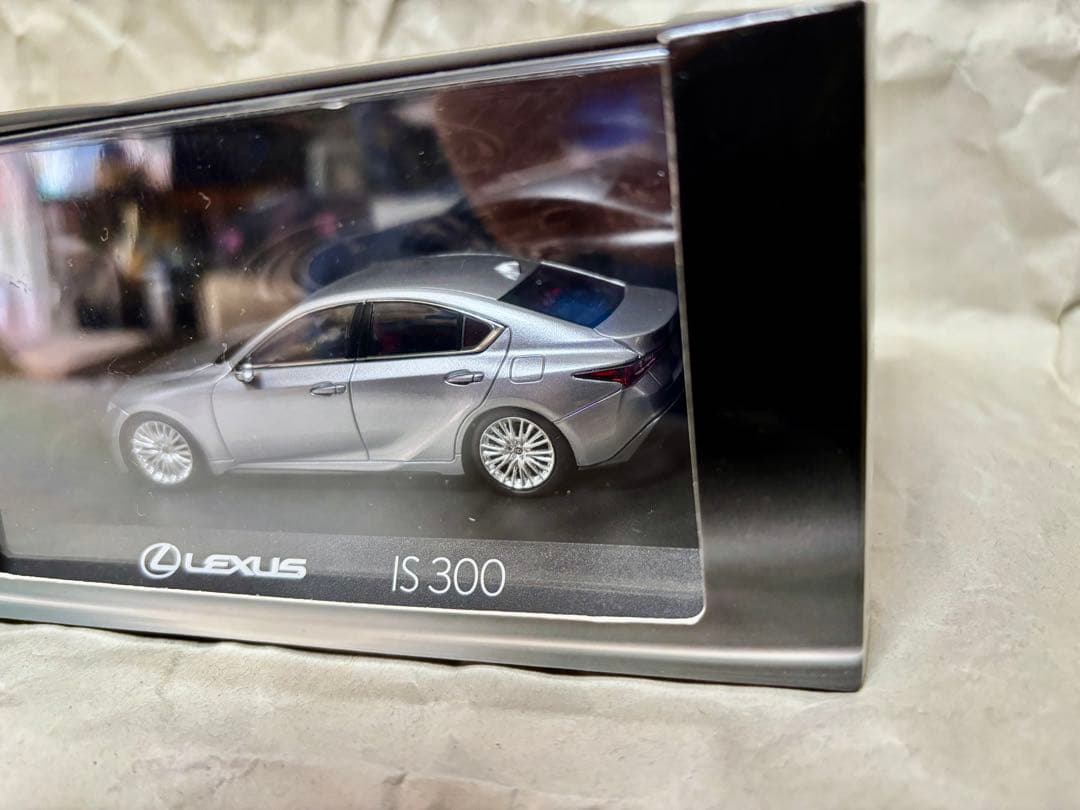 レクサス IS 300　1/43ミニカー　シルバー系　ケース付き　開封品