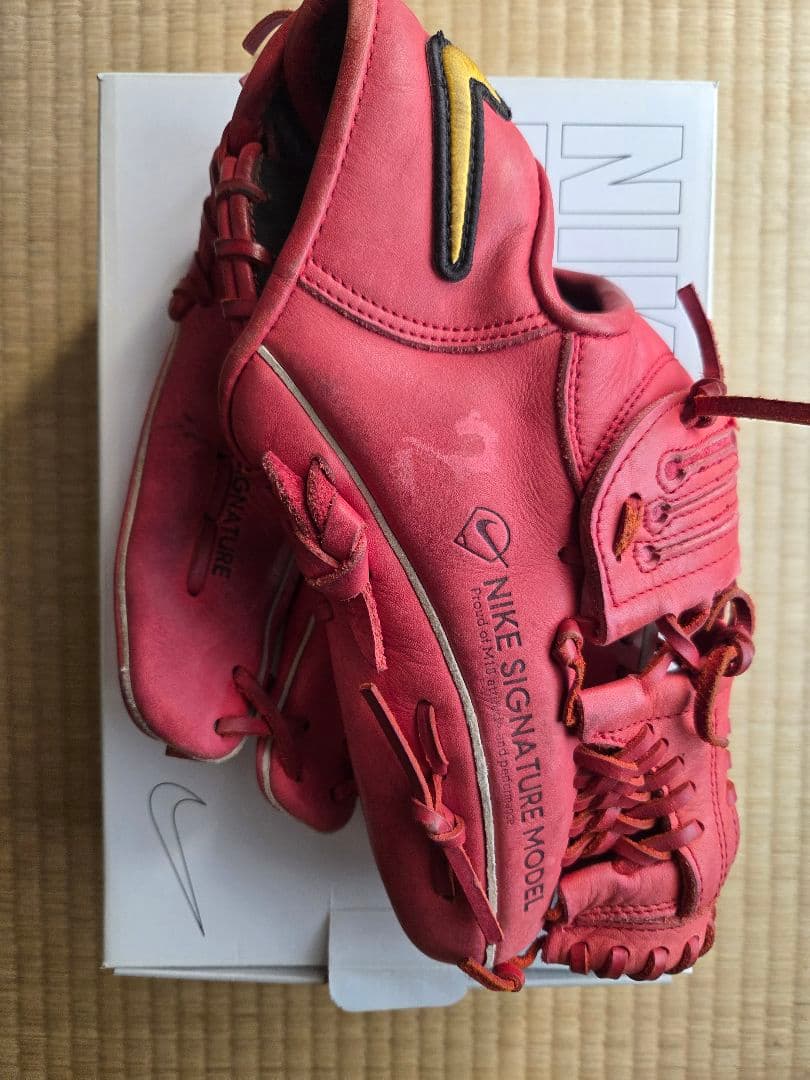 Nike 軟式グローブ レッド