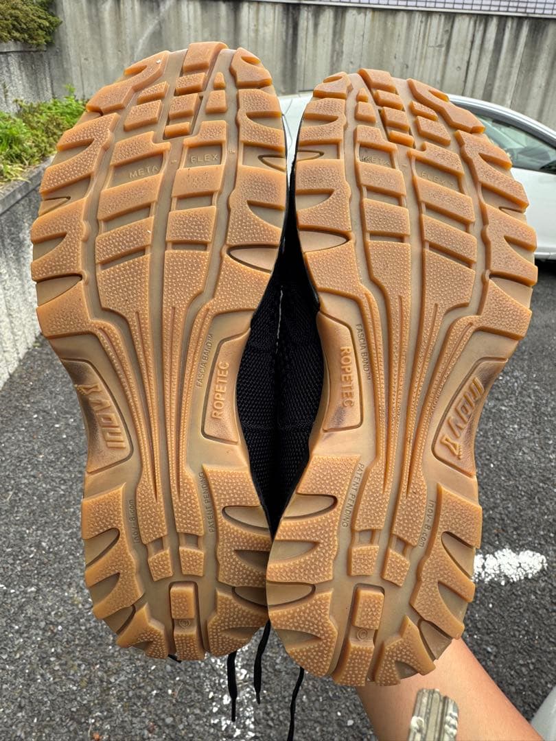 イノベート　トレーニングシューズ　黒
