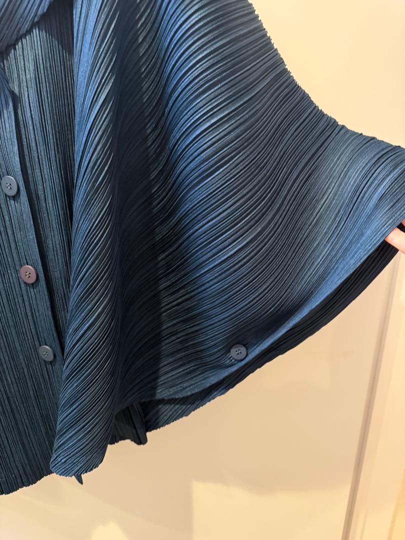 PLEATS PLEASE ダークブルー ケープコート