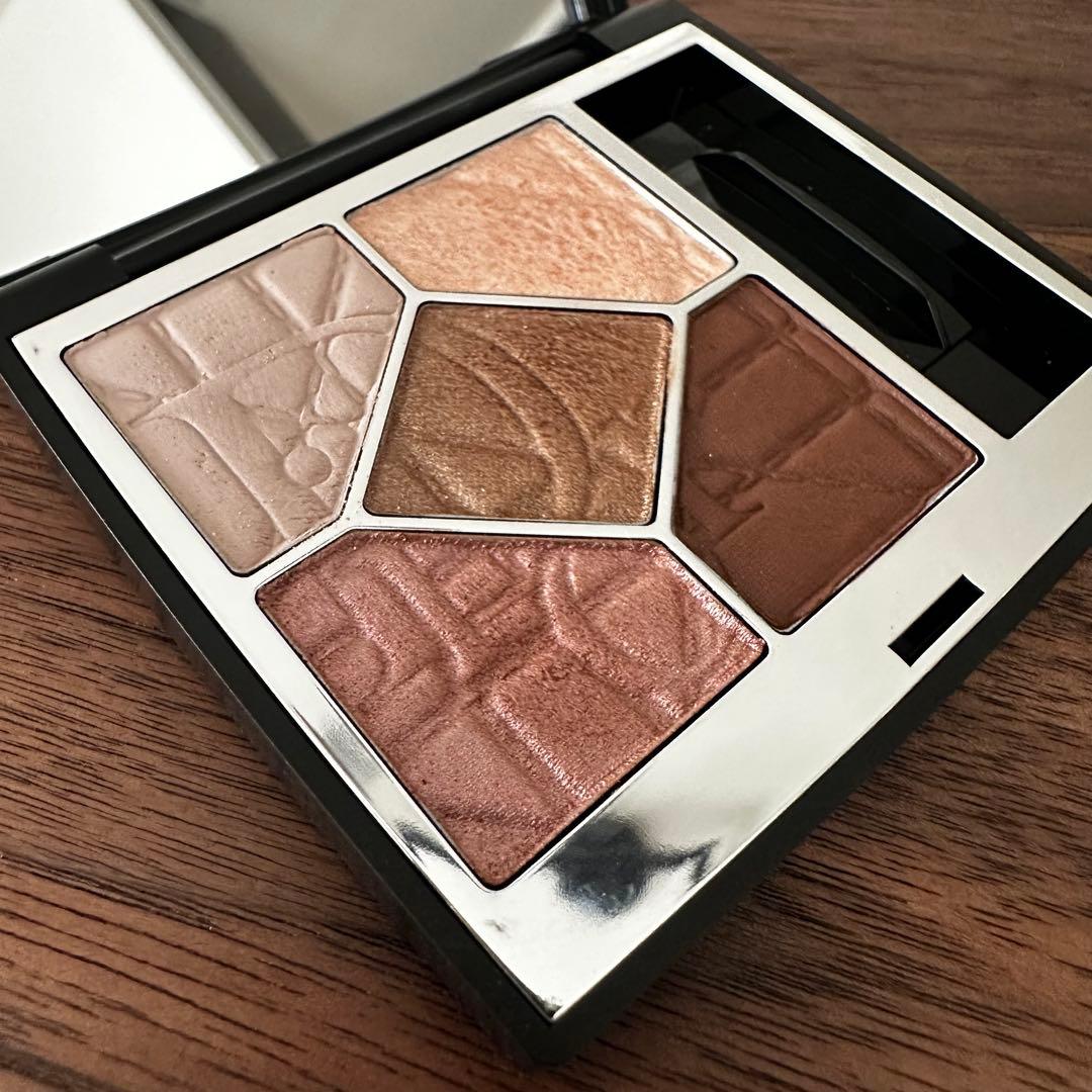 Dior ディオールショウ サンク クルール　647 シルクトープ