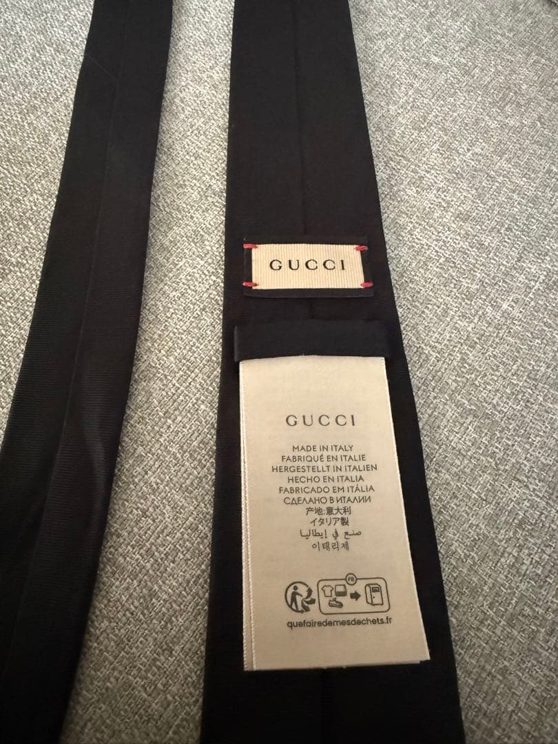 GUCCI シルク ネクタイ 黒 蜂刺繍