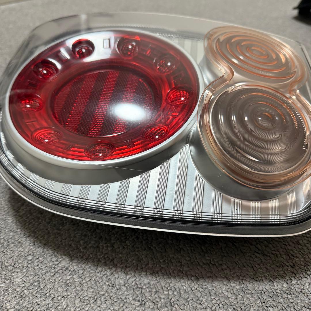 スズキ純正 アルトラパン ショコラ HE22S テールランプ左右 ジャンク扱い