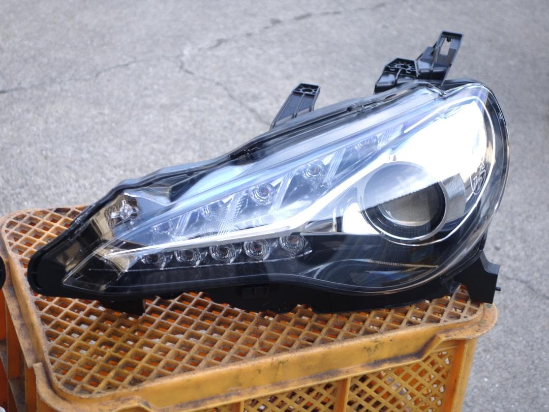 美品 ZN6 後期 ヘッドライト LED brz zn6 86 zc6