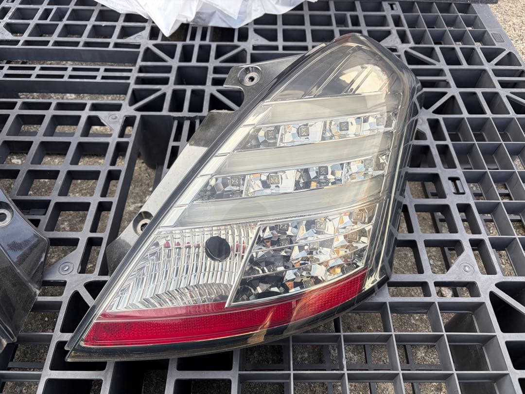 スズキ　スイフト　SONAR製 LEDテールランプ