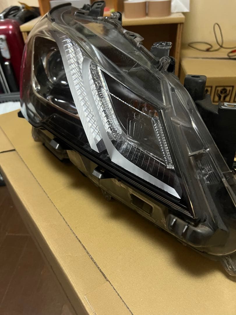 210後期クラウン　右LEDヘッドライト