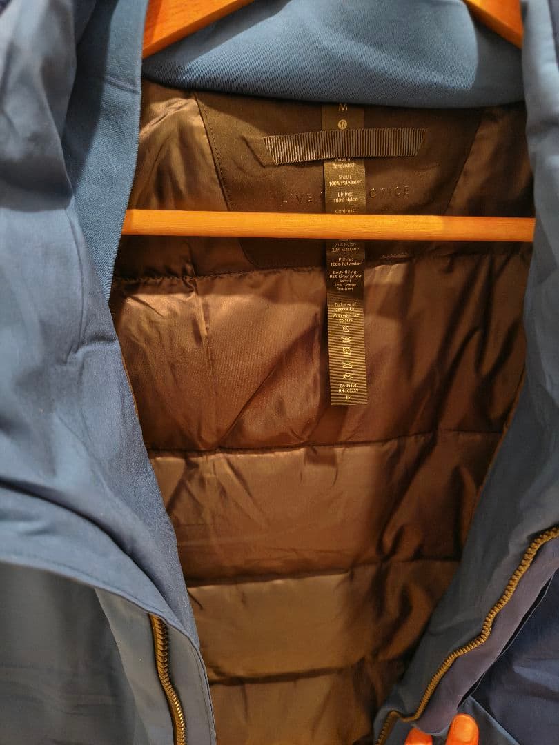 Lululemon 青のダウンベスト