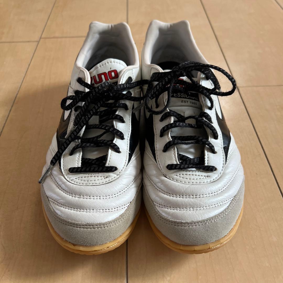 MORELIA SALA IN 白×黒 25.5cm