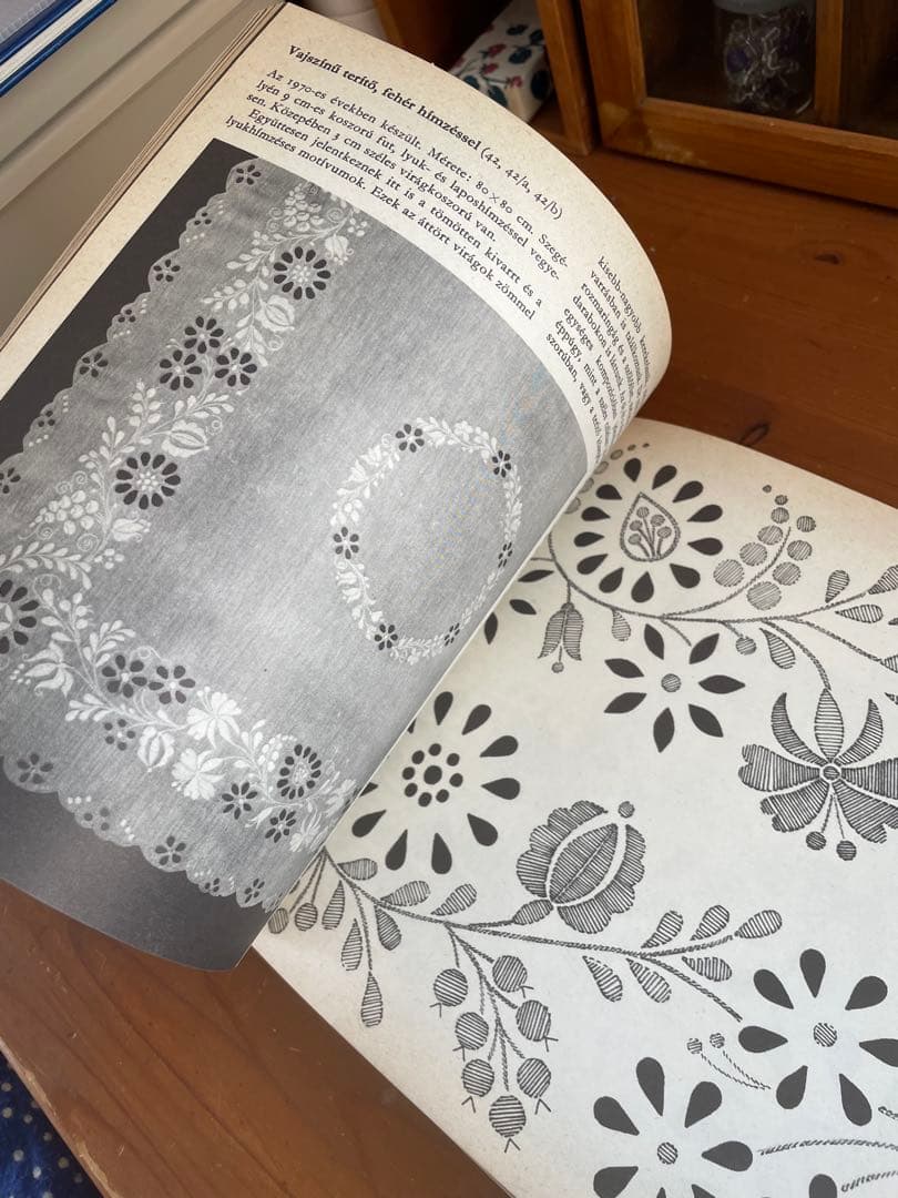 カロチャ刺繍　Kalocsai viragok 図案　ハンガリー洋書　レース