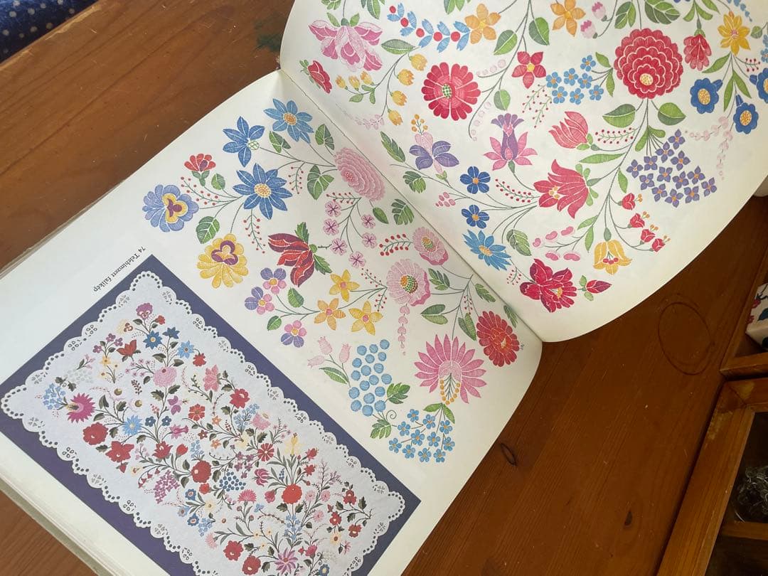 カロチャ刺繍　Kalocsai viragok 図案　ハンガリー洋書　レース