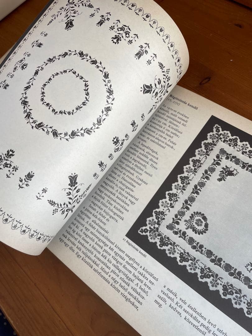 カロチャ刺繍　Kalocsai viragok 図案　ハンガリー洋書　レース