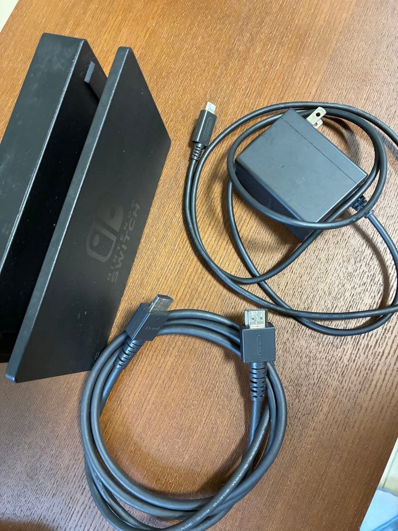 Nintendo Switch レッド 本体 充電器付き　8点セット