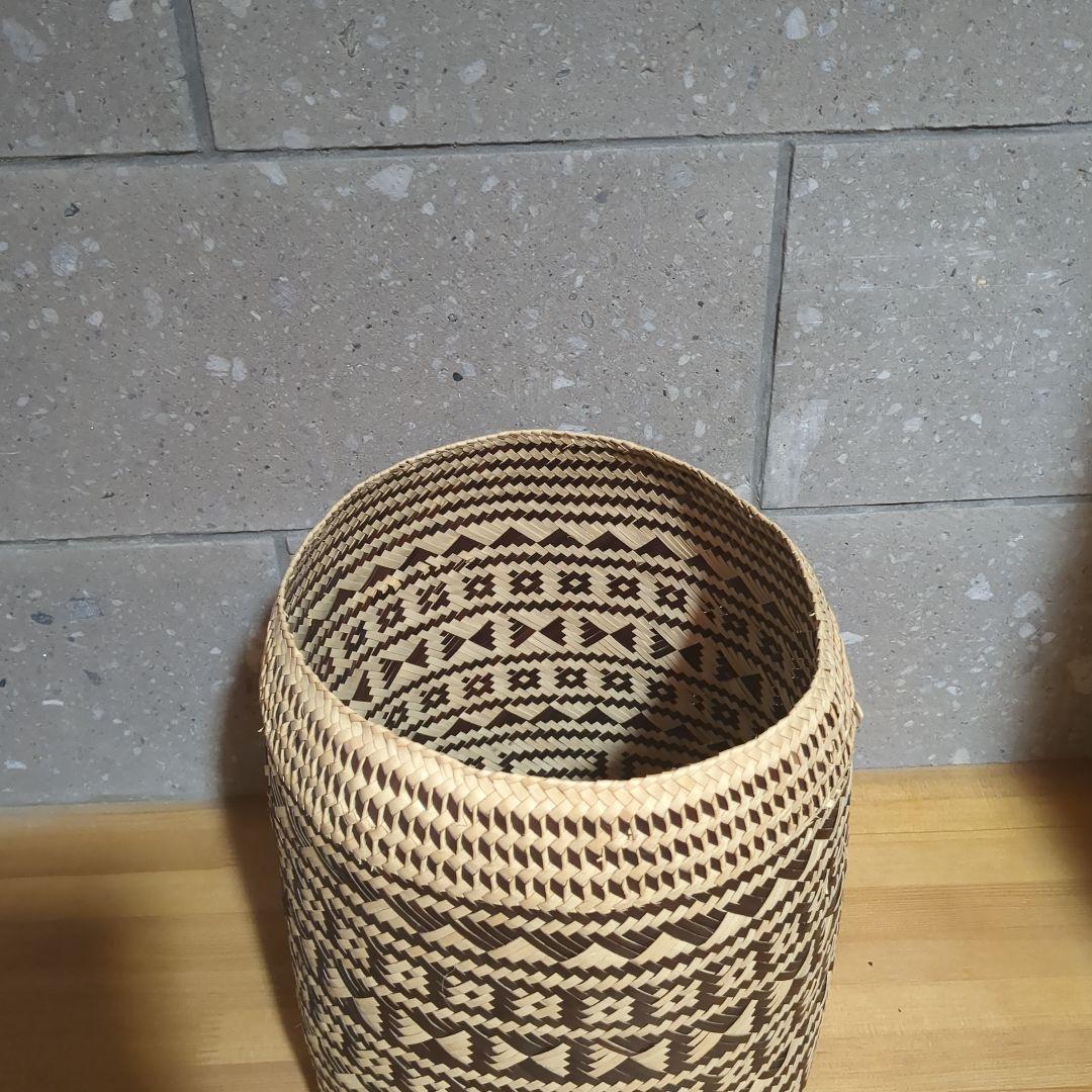 【バリ島直送・ハンドメイド】天然素材 伝統的な手編みのバスケット