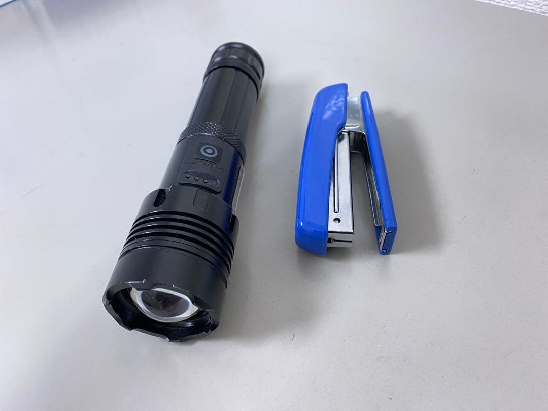 【軍用】超強力ライト　スマホの充電も可！