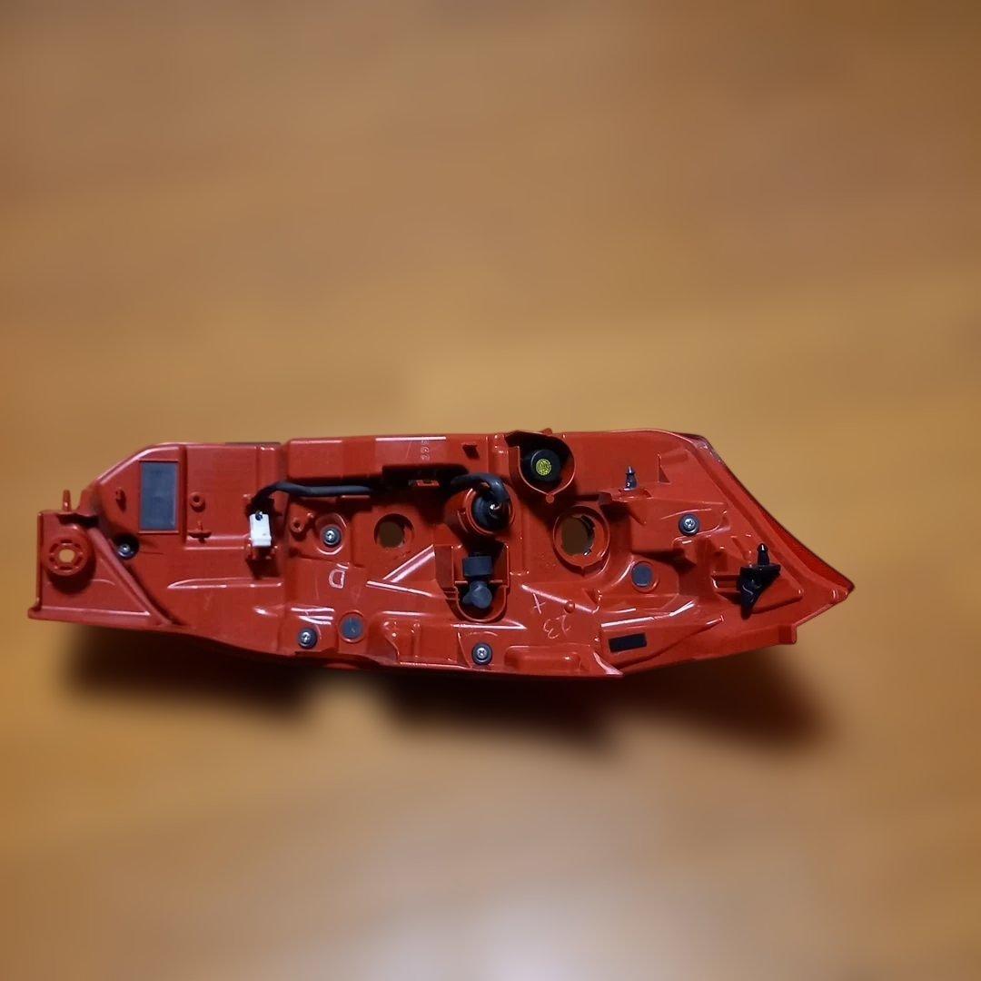 ダイハツコペン純正右側テールランプユニットコイト製品