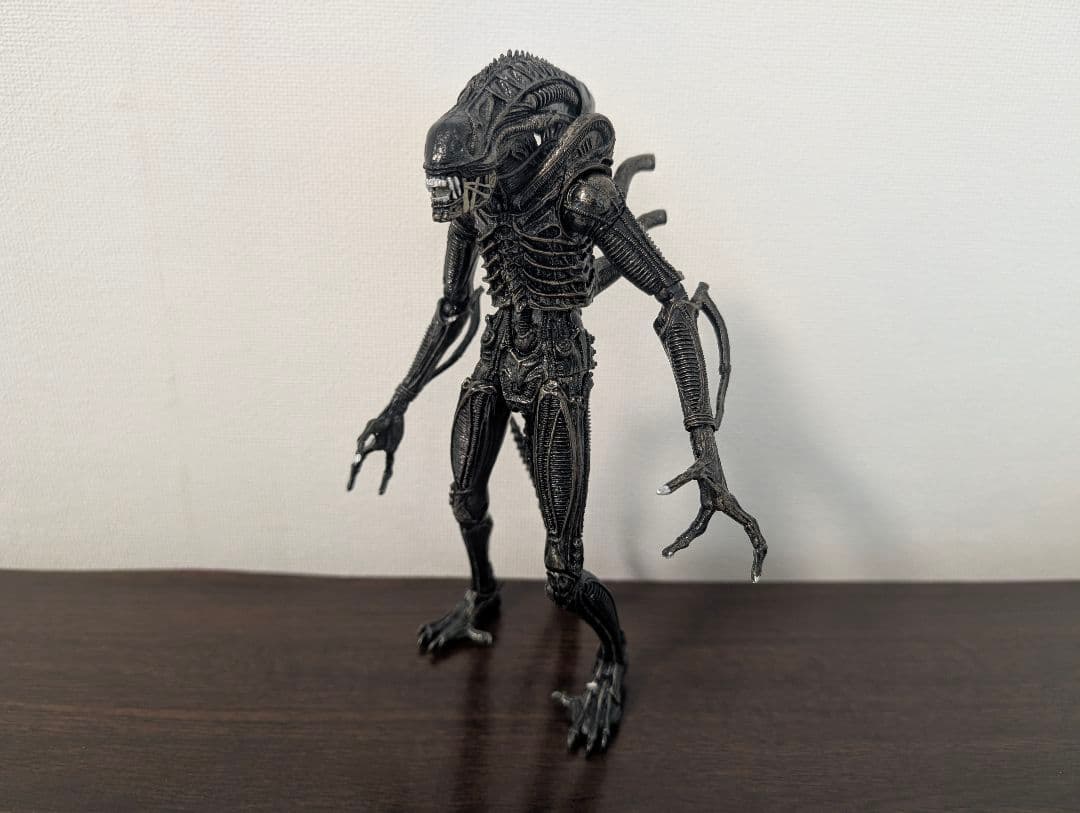 NECA ALIENS GENOCIDE WARRIOR RED・BLACK