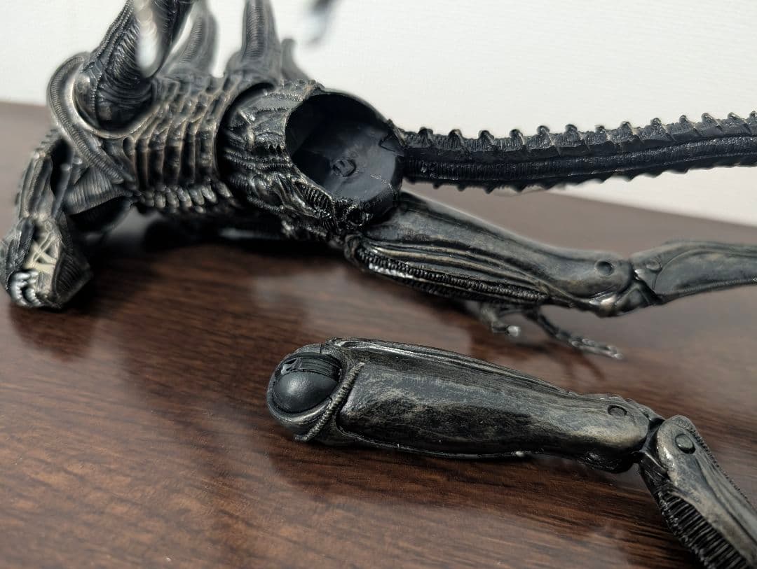 NECA ALIENS GENOCIDE WARRIOR RED・BLACK