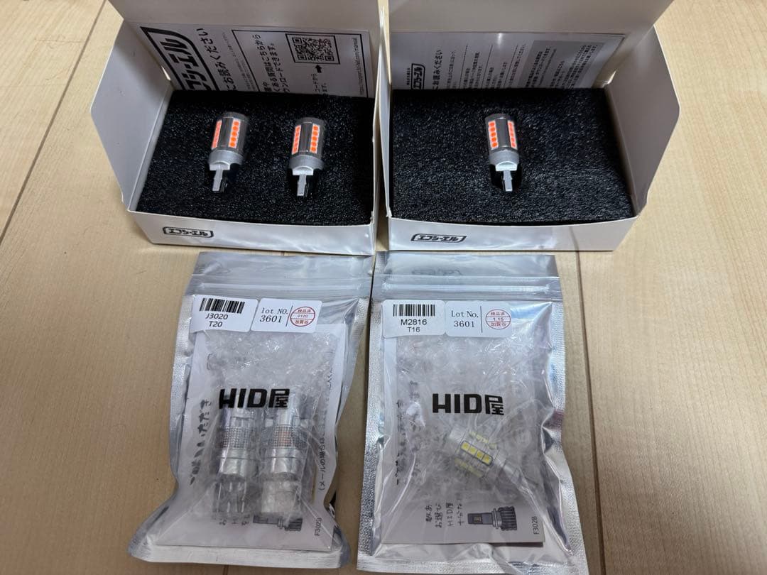 ハイエース200系スモーク塗装テールランプ　LEDバルブ付き新車外し