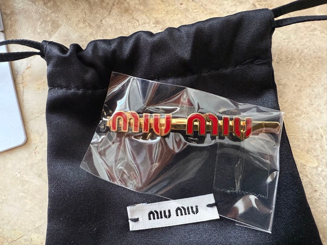 【新品未使用】定価 48400円 miu miu ゴールド ヘアピン認証書あり
