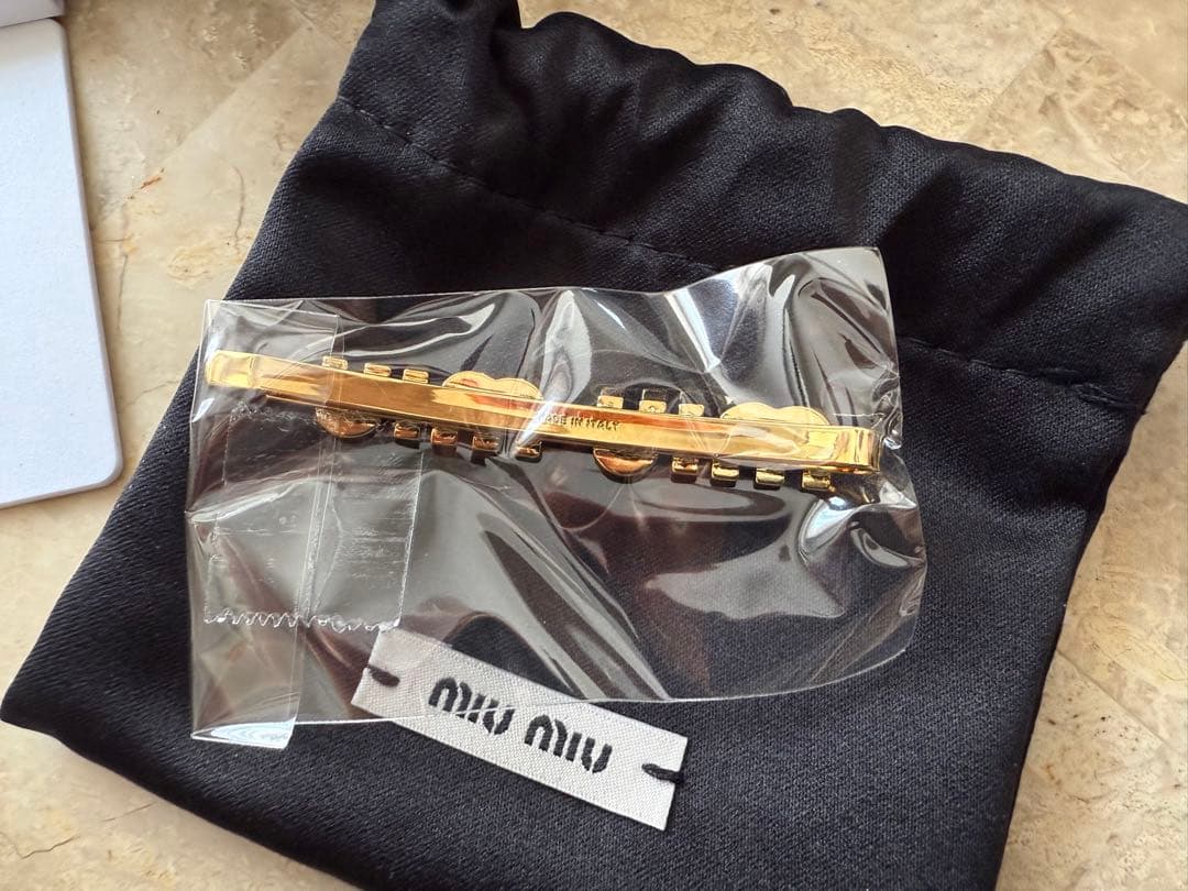【新品未使用】定価 48400円 miu miu ゴールド ヘアピン認証書あり