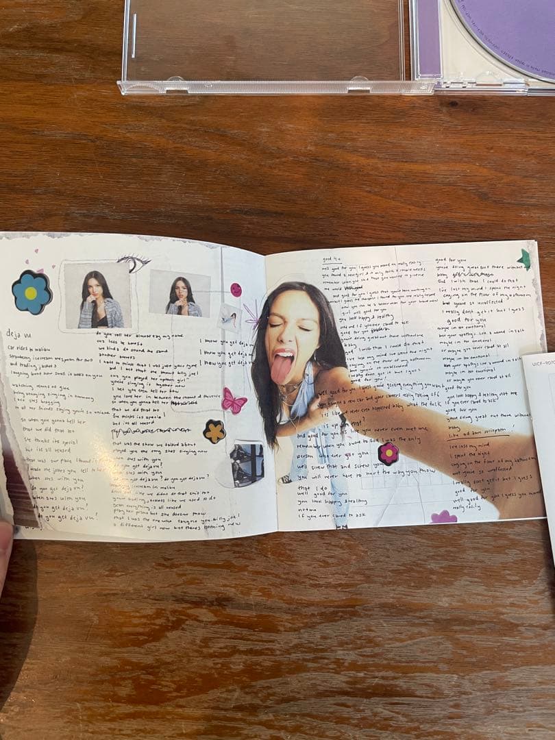 Olivia Rodrigo sourアルバム サイン入り特典付き