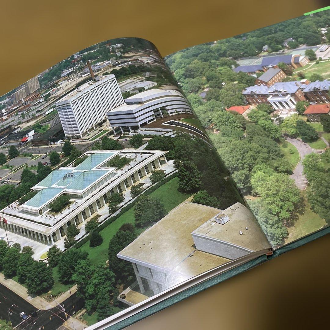書籍　North Carolina by Ann McCarthy