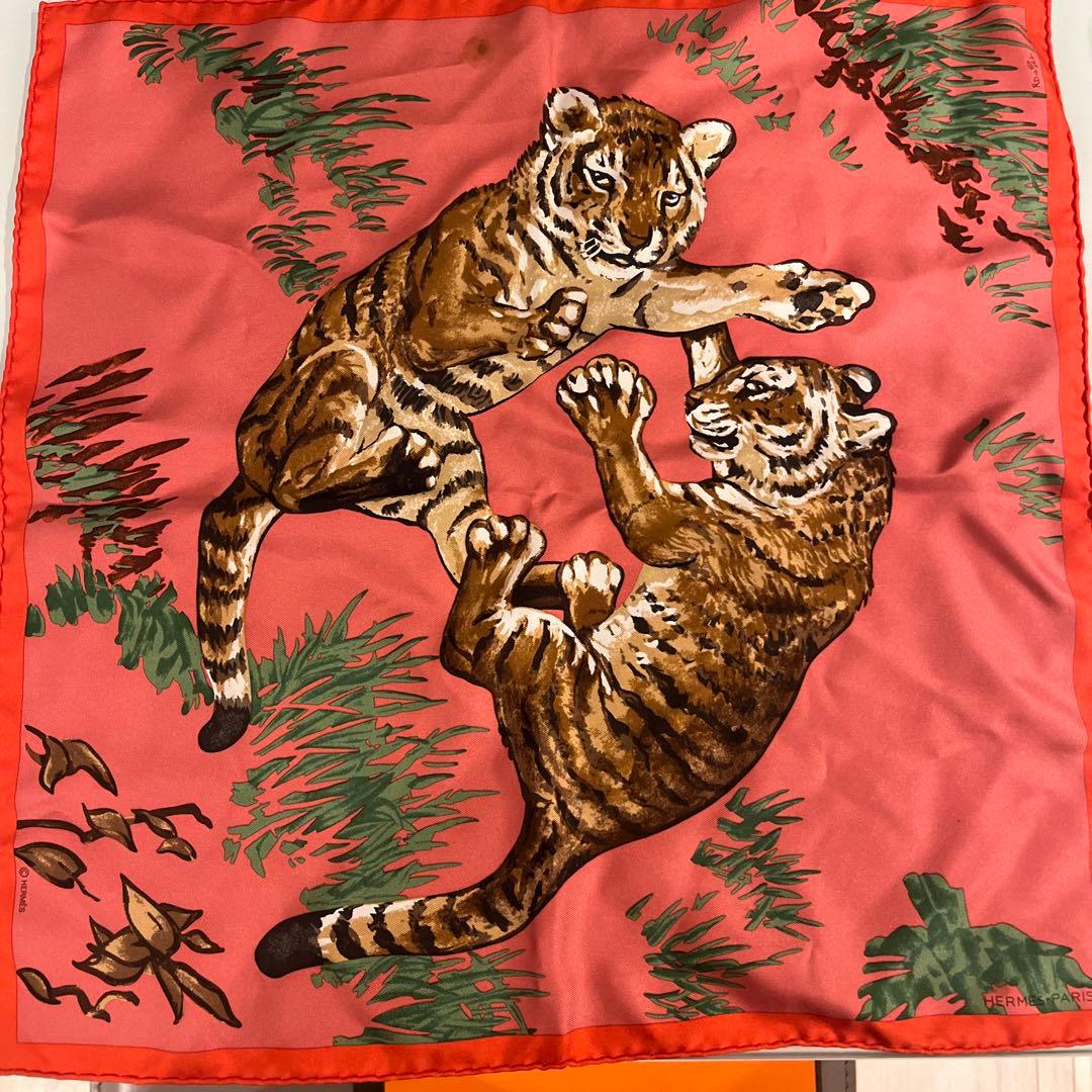 エルメストラ柄シルクスカーフ コーラルピンク 約70cm
