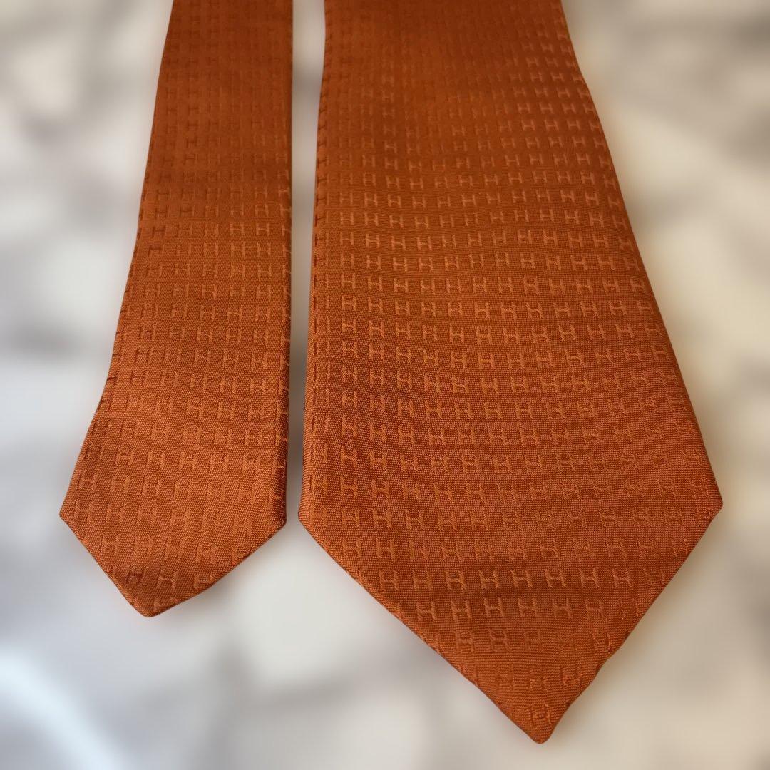【極美品✨】HERMES ネクタイ　オレンジ　ファソネ　H柄　総柄　刺繍　人気