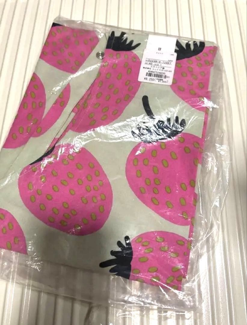 【激レア・人気・完売】マリメッコ マンシッカ　いちご柄エプロン ピンク×ミント色