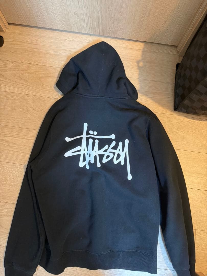 Stussy ブラック フード付きパーカー