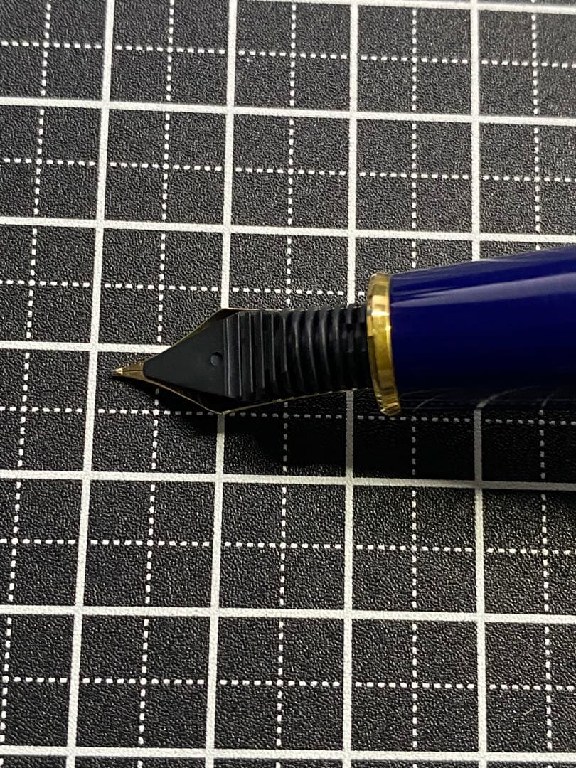 PLATINUM PRESIDENT BLUE 万年筆　字幅M
