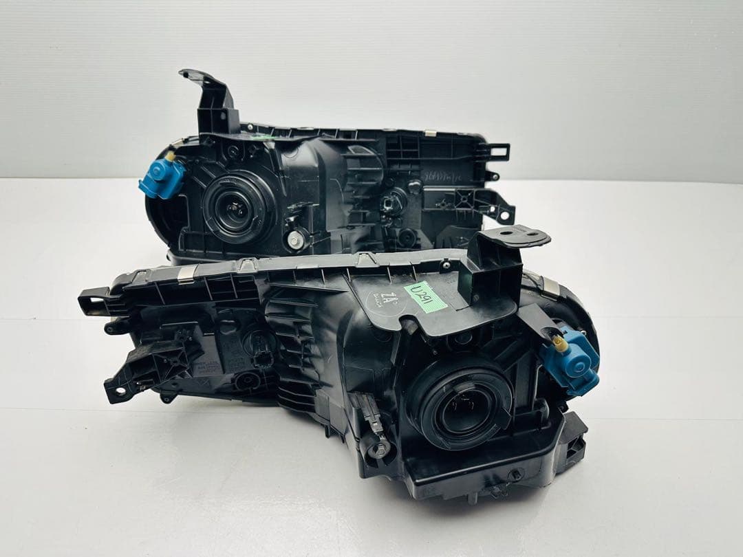 キューブ ヘッドライト ヘッドランプ ハロゲン STANLEY P8190 刻印