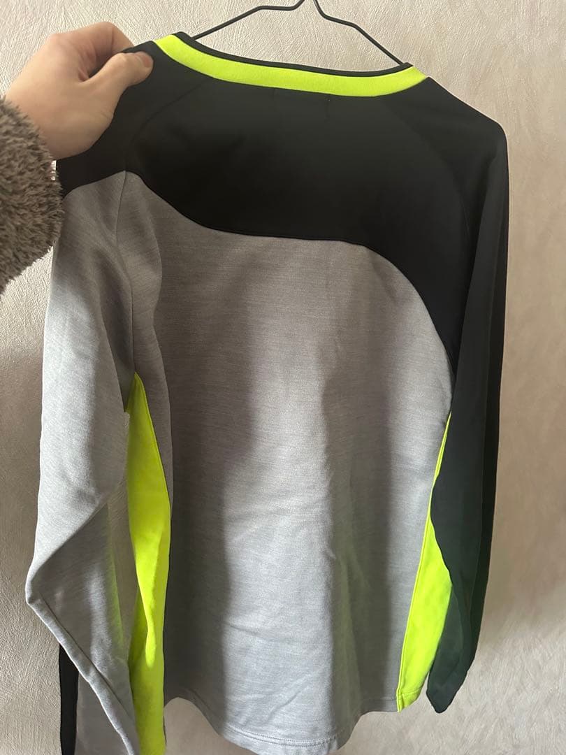 【最終値下げ】YONEX 長袖ウォームアップウェア ロングTシャツ