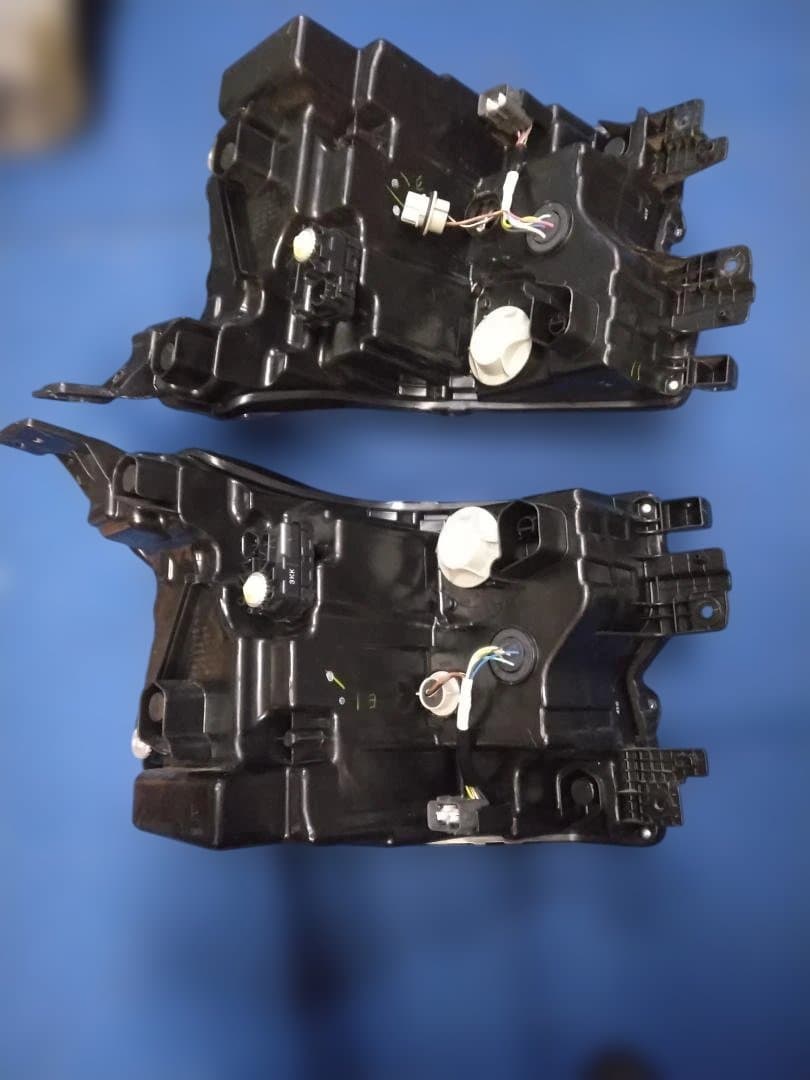 スズキ ソリオ MA37S ヘッドライト