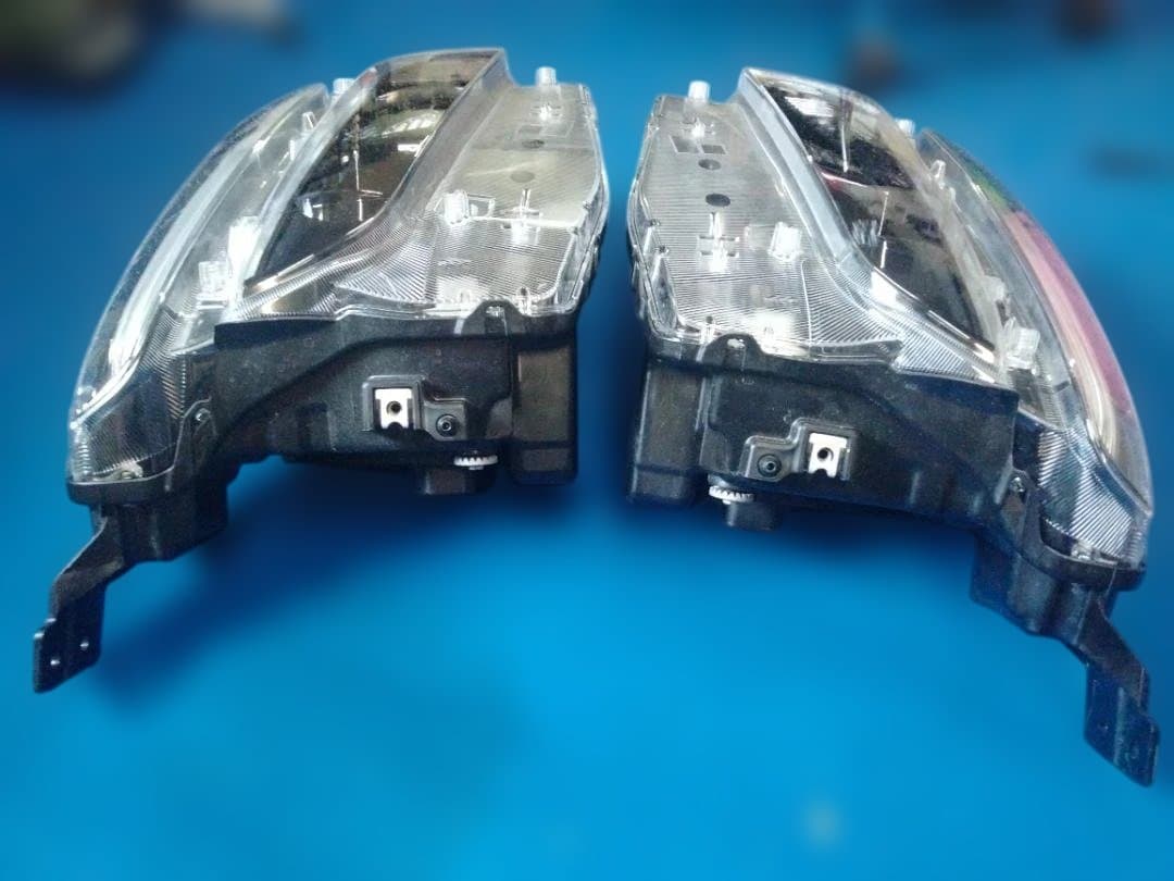スズキ ソリオ MA37S ヘッドライト