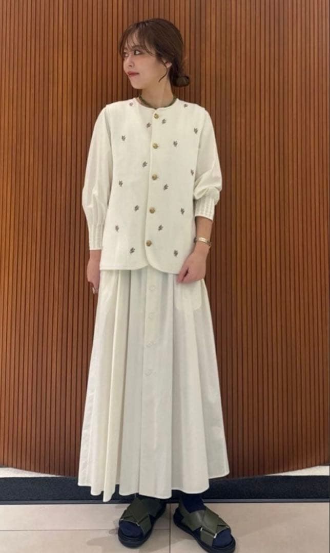 CABaN コットンカシミヤ フラワーエンブロイダリー クルーネックベスト