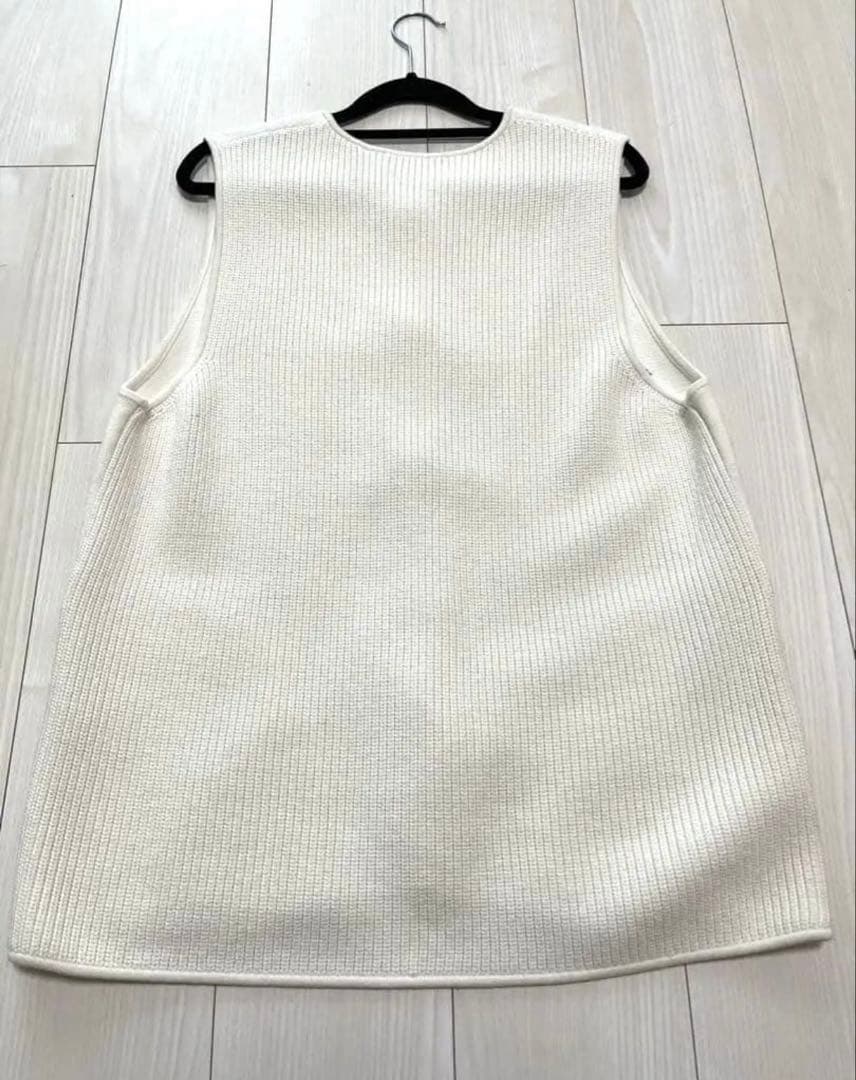 CABaN コットンカシミヤ フラワーエンブロイダリー クルーネックベスト