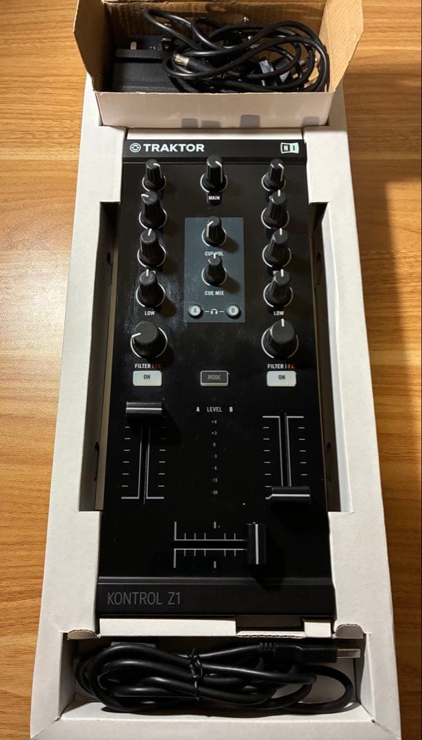 Native Instruments TRAKTOR KONTROL Z1箱付き