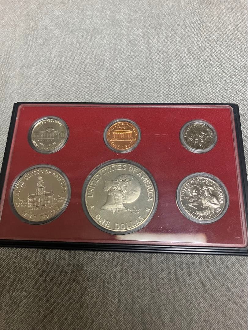1975年 アメリカ建国200年記念硬貨入り。アメリカ・プルーフ貨幣セット