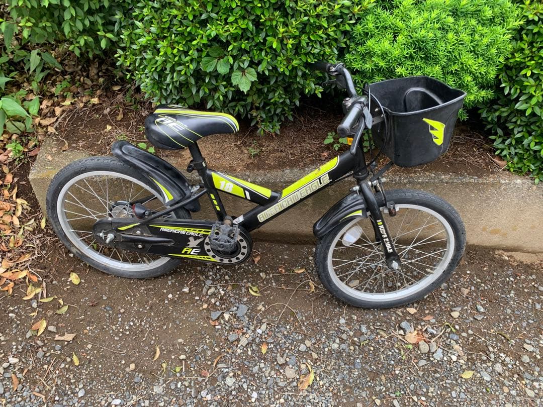 子供用自転車 黒と黄色 スポーティ