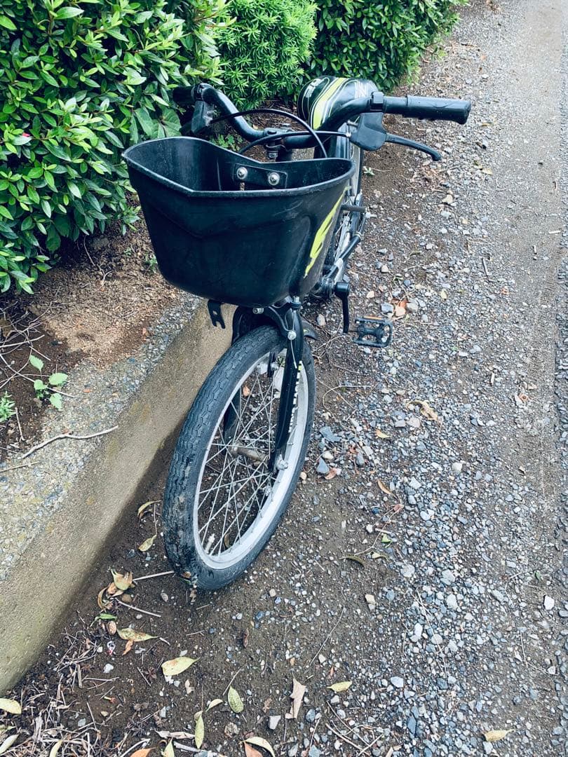 子供用自転車 黒と黄色 スポーティ