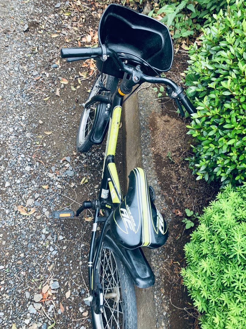 子供用自転車 黒と黄色 スポーティ