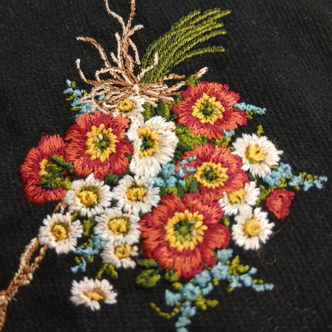 春一番PINK HOUSE ブラック花柄刺繍ベスト総柄　未使用に近い