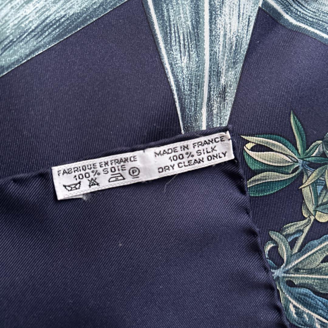 HERMES カレ90 PASSIFLORES 大判シルクスカーフ　ネイビー