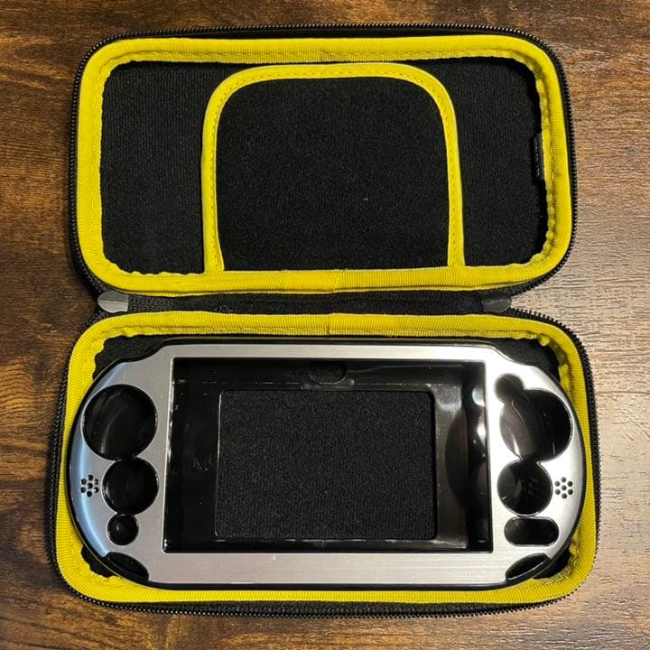 TERRY PS Vita（PCH-2000）Wi-Fiモデル 他付属品