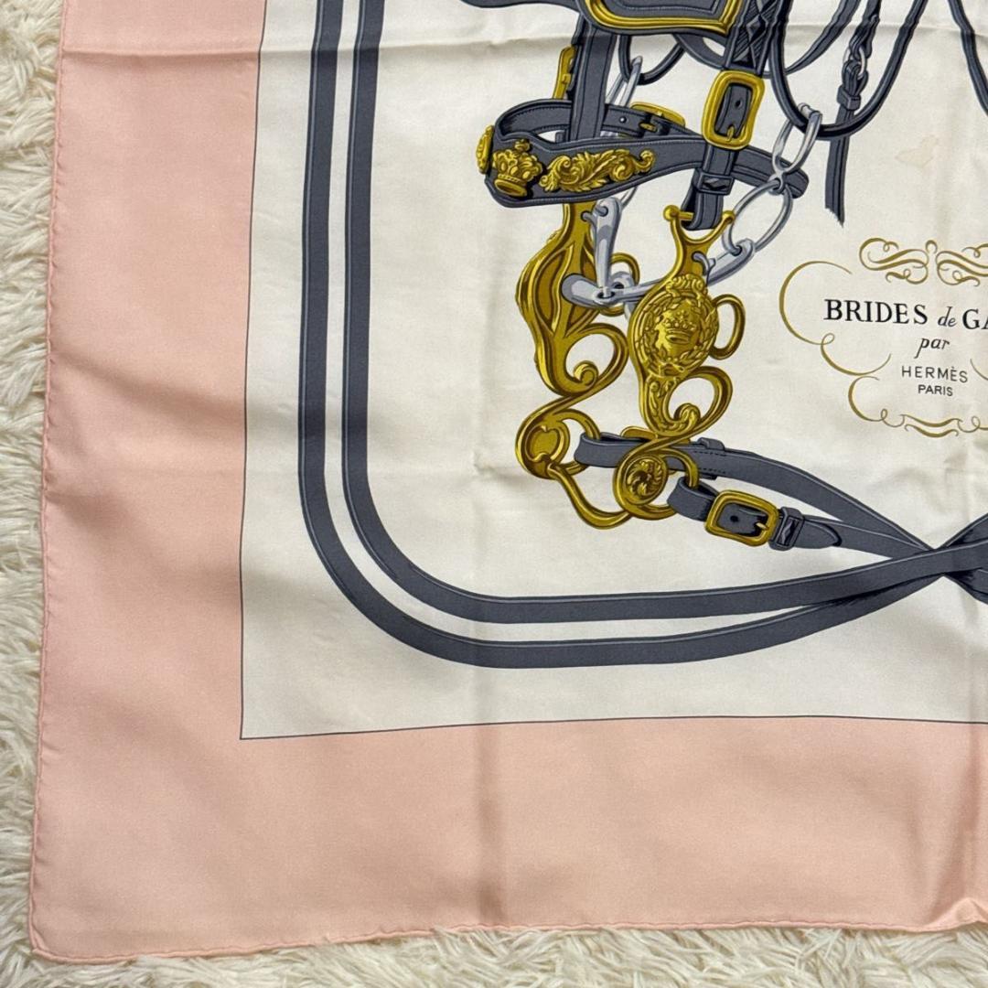 エルメス スカーフ カレ90 ブリッド・ドゥ・ガラ 式典用馬勒 ピンク系 タグ有