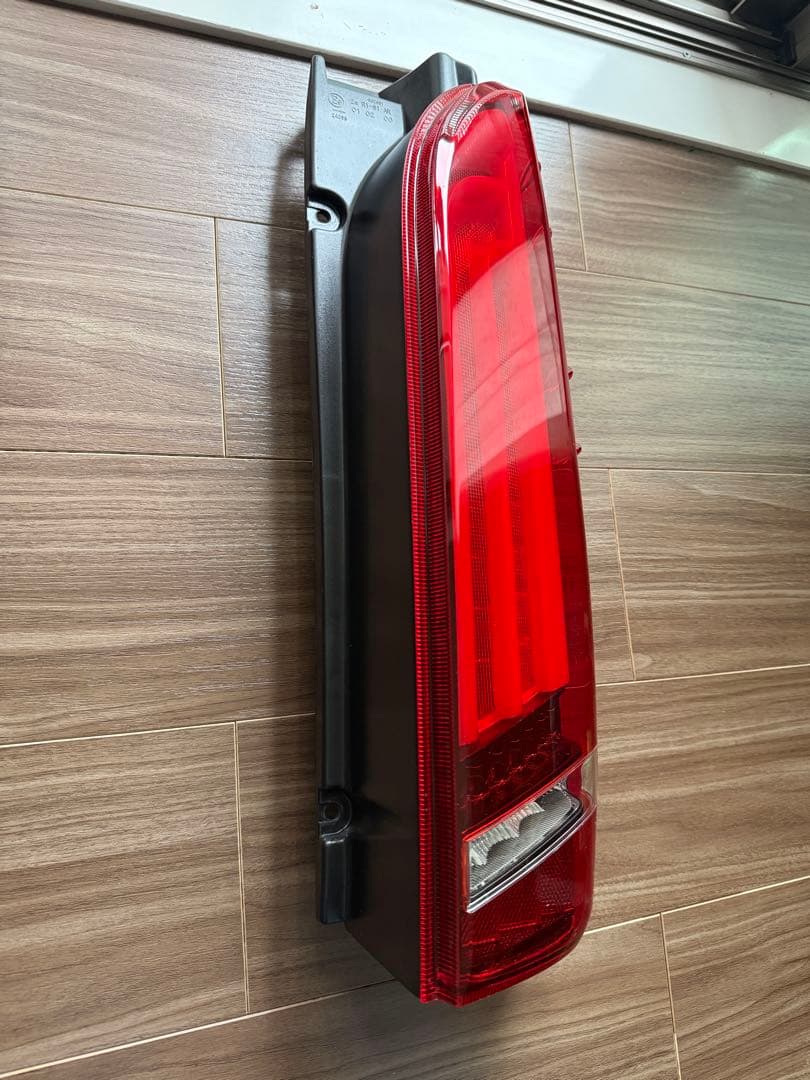 ハイエース テールランプ トムス LED　Valenti 　ヴァレンティ