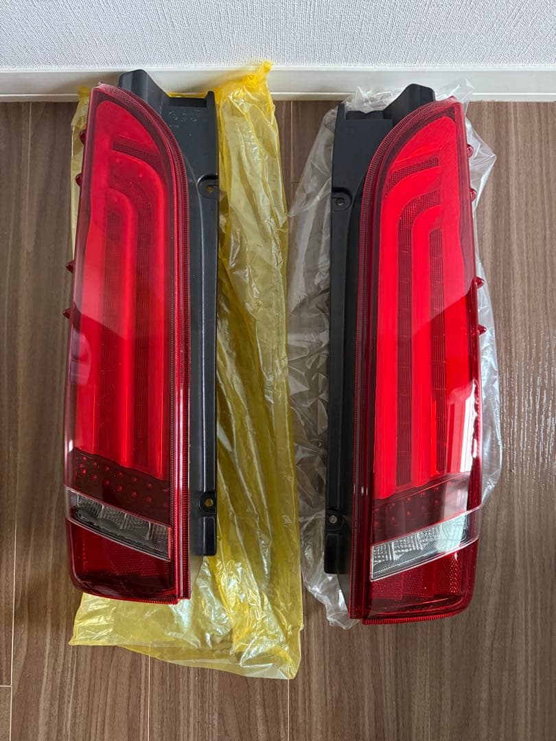 ハイエース テールランプ トムス LED　Valenti 　ヴァレンティ