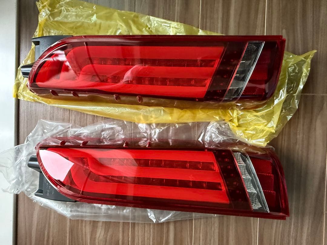 ハイエース テールランプ トムス LED　Valenti 　ヴァレンティ