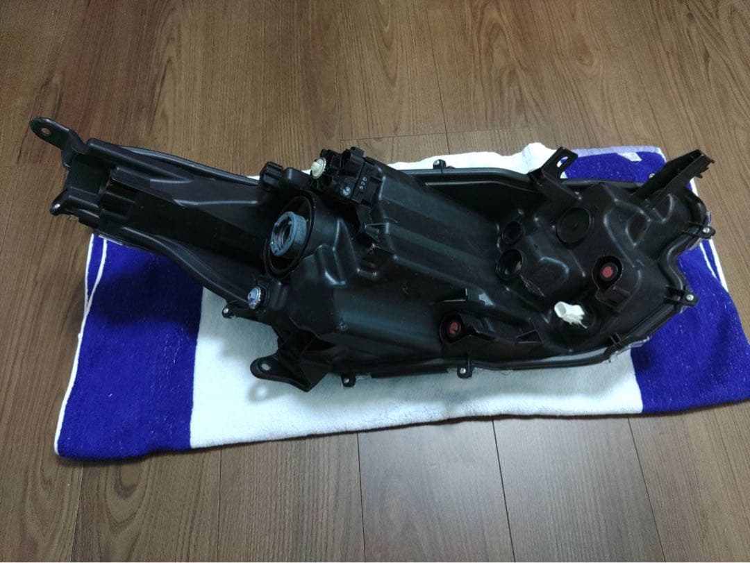 トヨタ　ヤリス MXPA10 左　ヘッドライト　KOITO K0-1